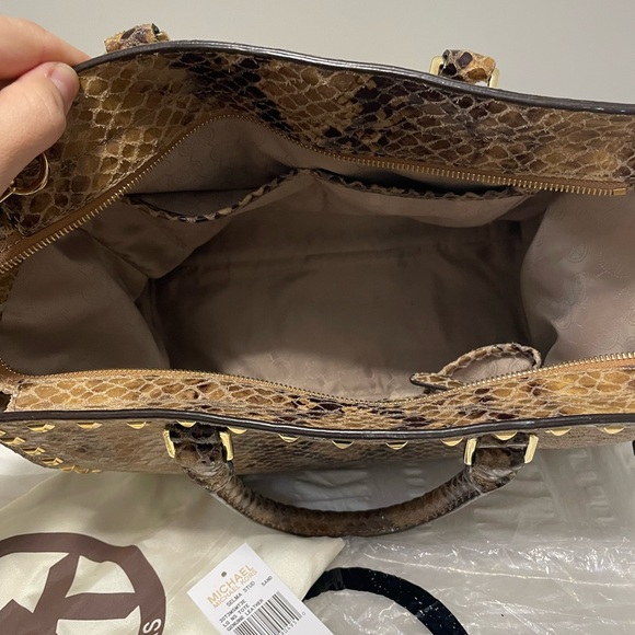 Michael Kors Selma Stud Sand Python Shoulder Bag - Picture 2 of 3